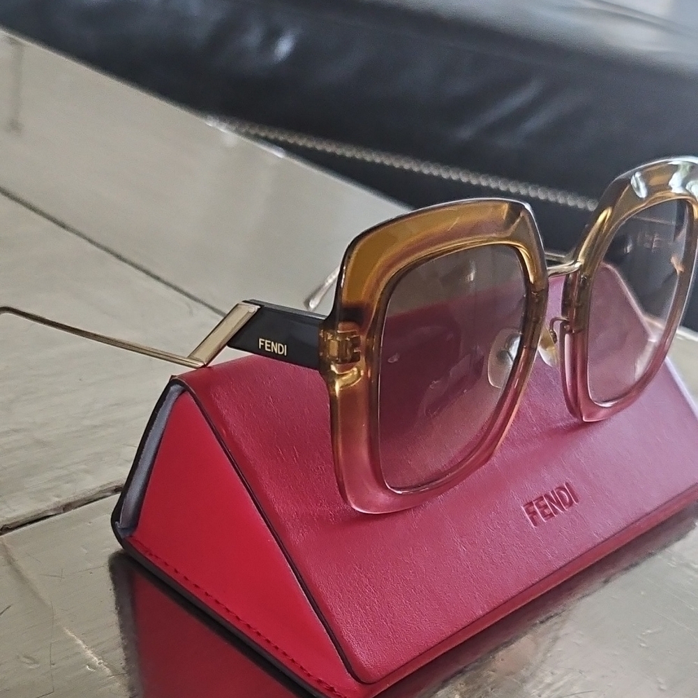 AITHENTIC & STUNNING Fendi Gradient Brown and Gold Sunglasses